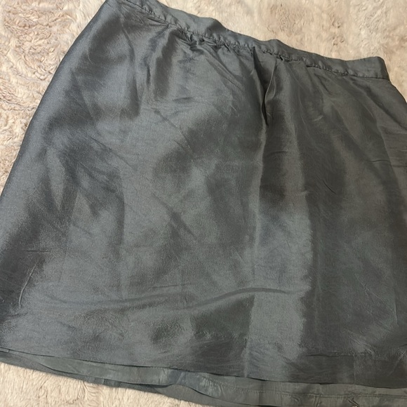 LOFT skirt in size 10 - Picture 8 of 10